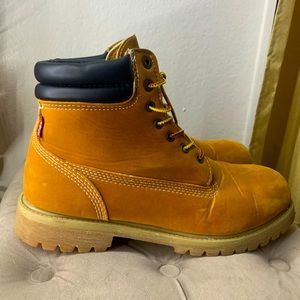 Levi’s size 9 boots
